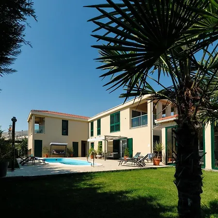 Luxury With Heated Pool, Terrace, And Outdoor Amenities For Relaxation - Five Bedroom Villa