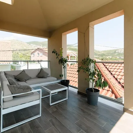 Luxury With Heated Pool, Terrace, And Outdoor Amenities For Relaxation - Five Bedroom