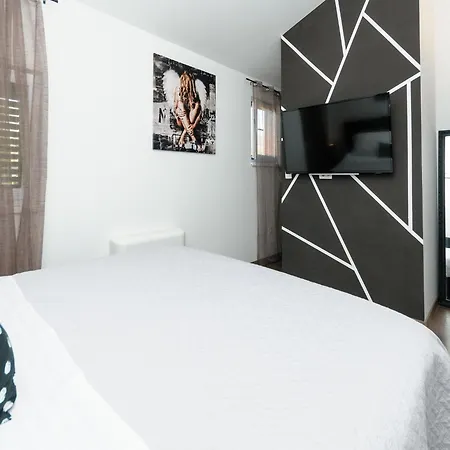 Luxury With Heated Pool, Terrace, And Outdoor Amenities For Relaxation - Five Bedroom * Trogir