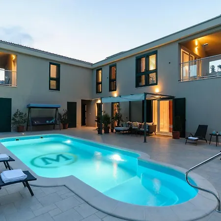 Villa Luxury With Heated Pool, Terrace, And Outdoor Amenities For Relaxation - Five Bedroom