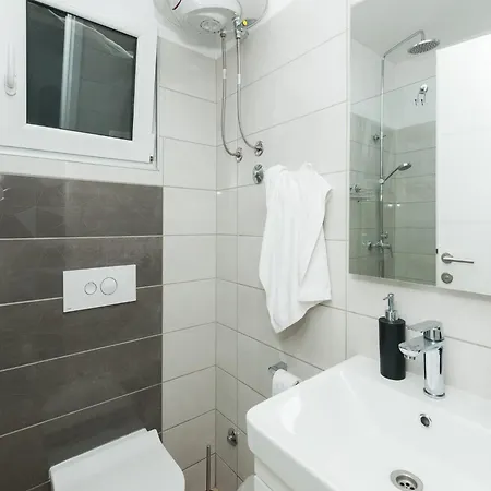 Villa Luxury With Heated Pool, Terrace, And Outdoor Amenities For Relaxation - Five Bedroom