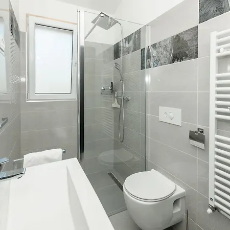 Luxury With Heated Pool, Terrace, And Outdoor Amenities For Relaxation - Five Bedroom