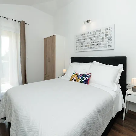 Luxury With Heated Pool, Terrace, And Outdoor Amenities For Relaxation - Five Bedroom Trogir